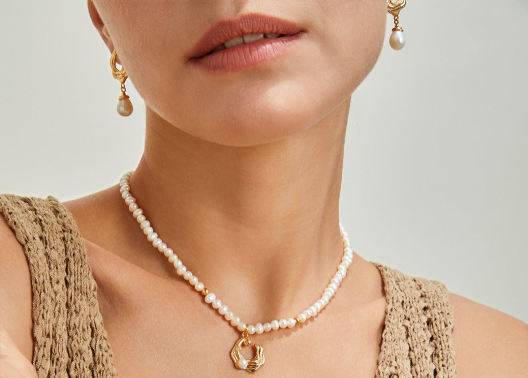 Mastering Quiet Luxury: How to Build a Minimalist Jewelry Wardrobe