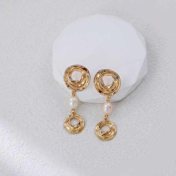 Silver Baroque Pearl Necklace – view 10