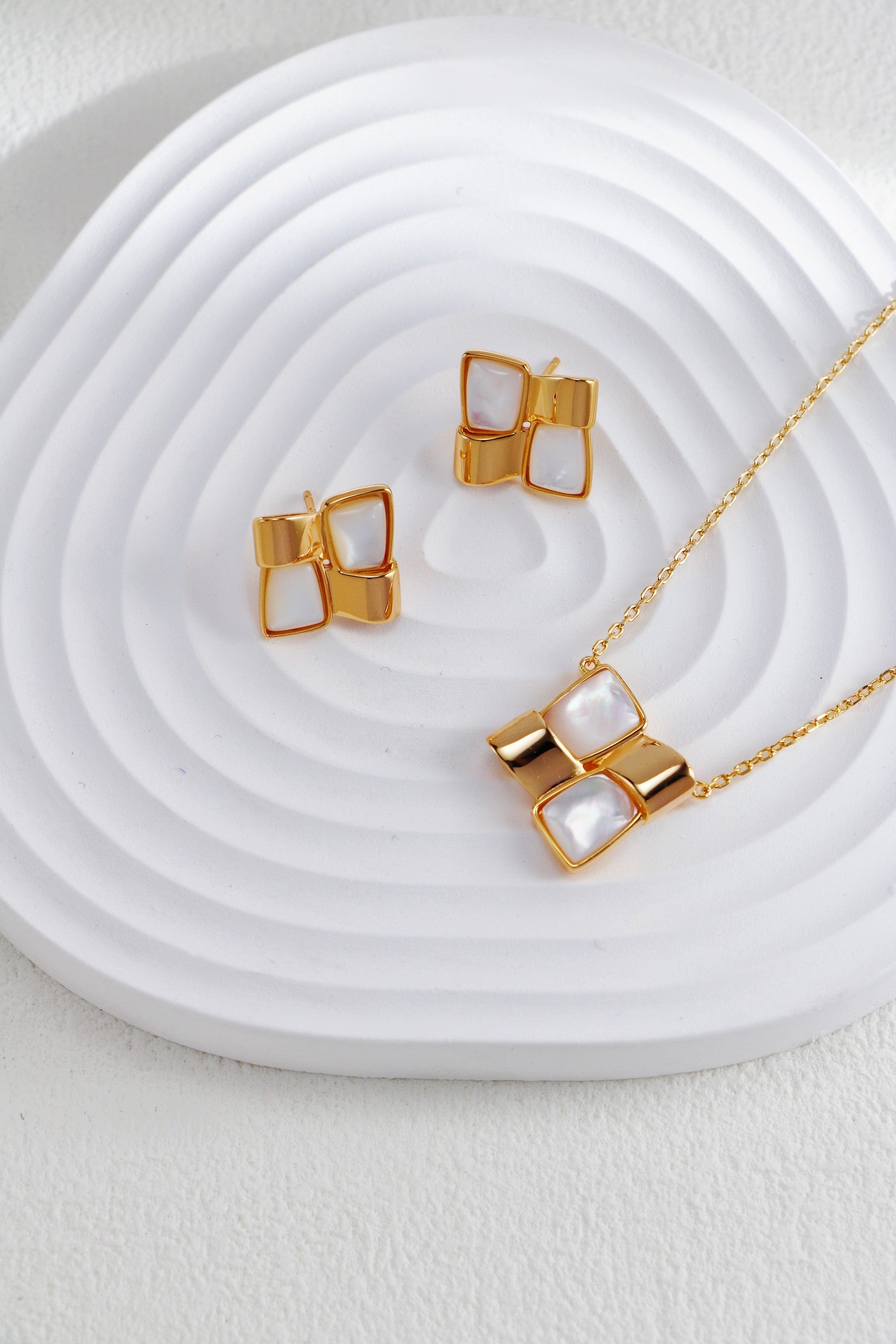 S925 Silver Retro Gold Mother of Pearl Earrings & Necklace Set