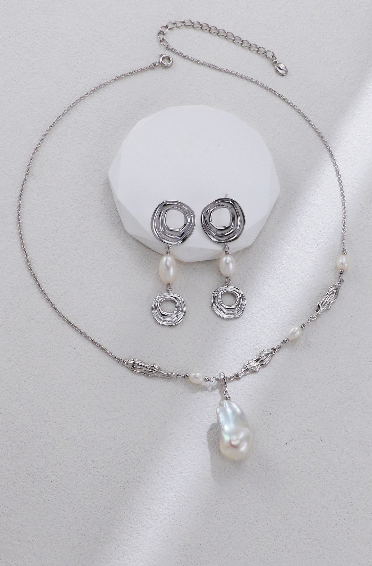 Silver Baroque Pearl Necklace