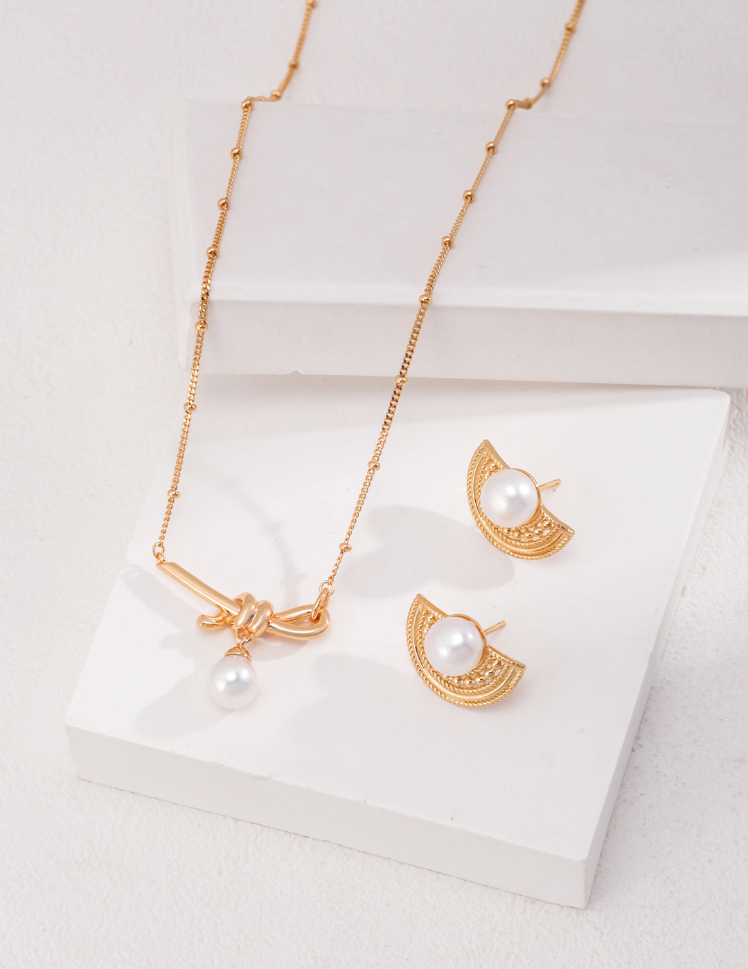 Knot Pearl Necklace | Moon & Star Style
