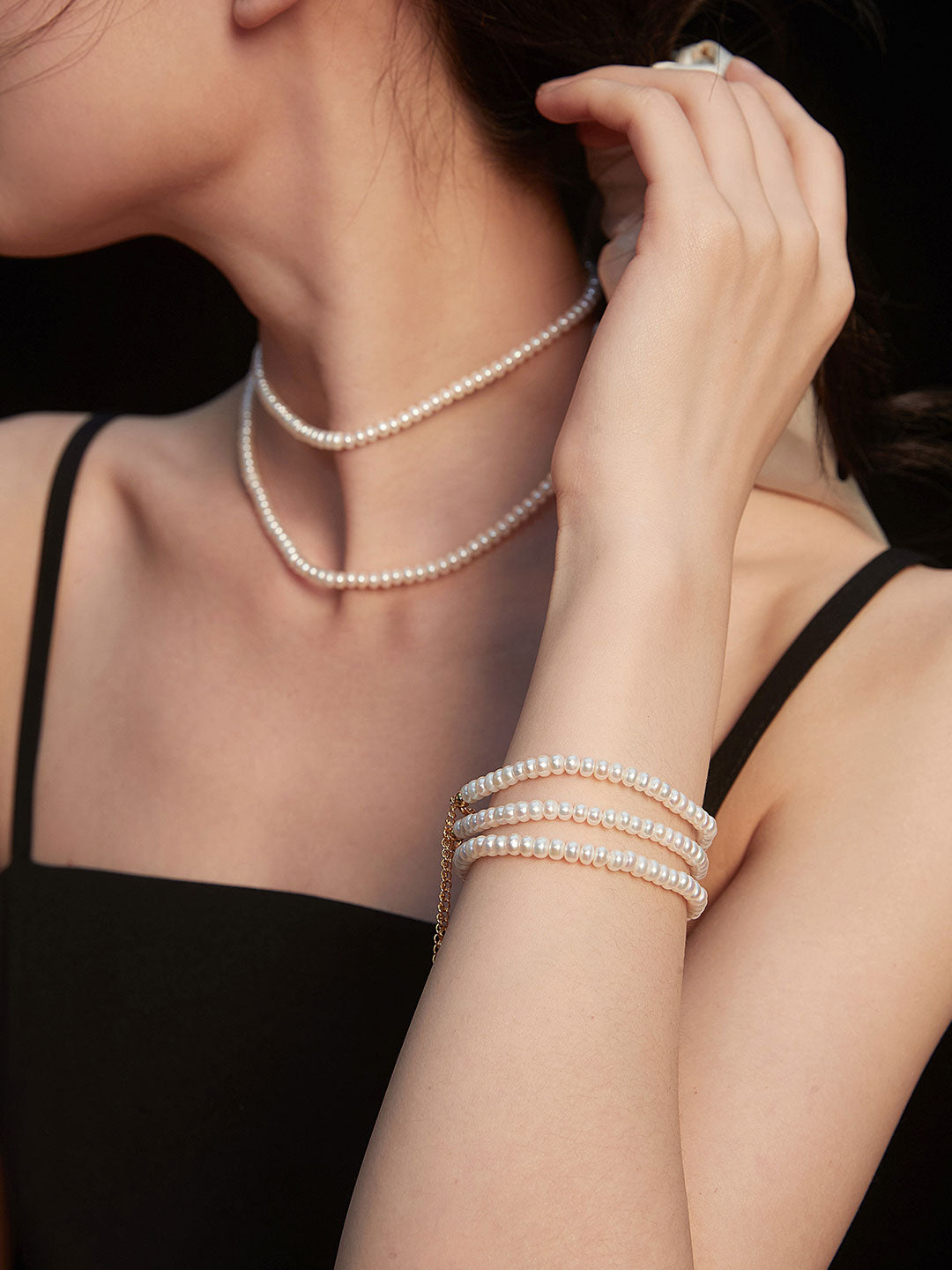 Classic Luminous Pearl Bracelet and Necklace Set
