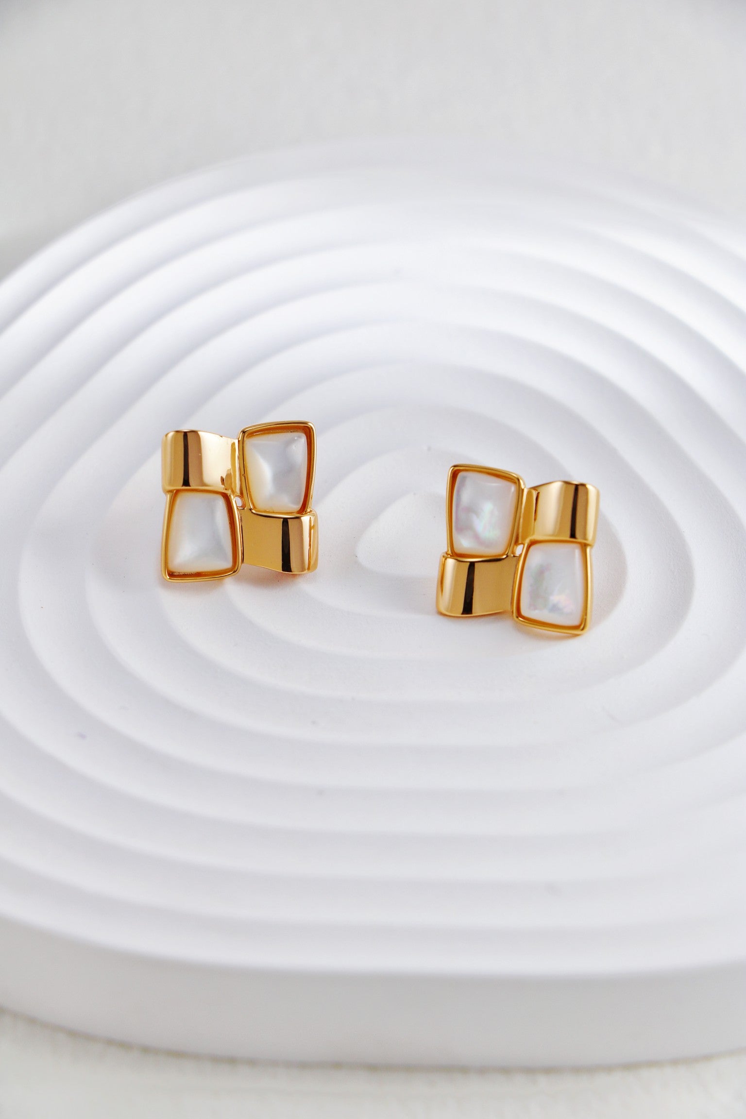 S925 Silver Retro Gold Mother of Pearl Earrings & Necklace Set