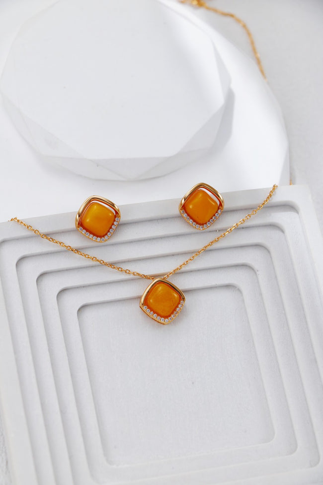 S925 Silver Vintage Gold Beeswax Zircon Necklace Hover Image