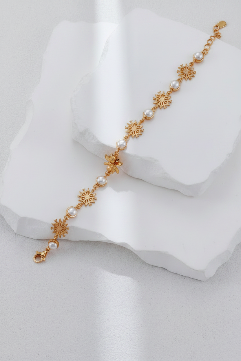 The Holiday Magic Collection | Sterling Silver Festive Wreath & Pearl Necklace – view 12