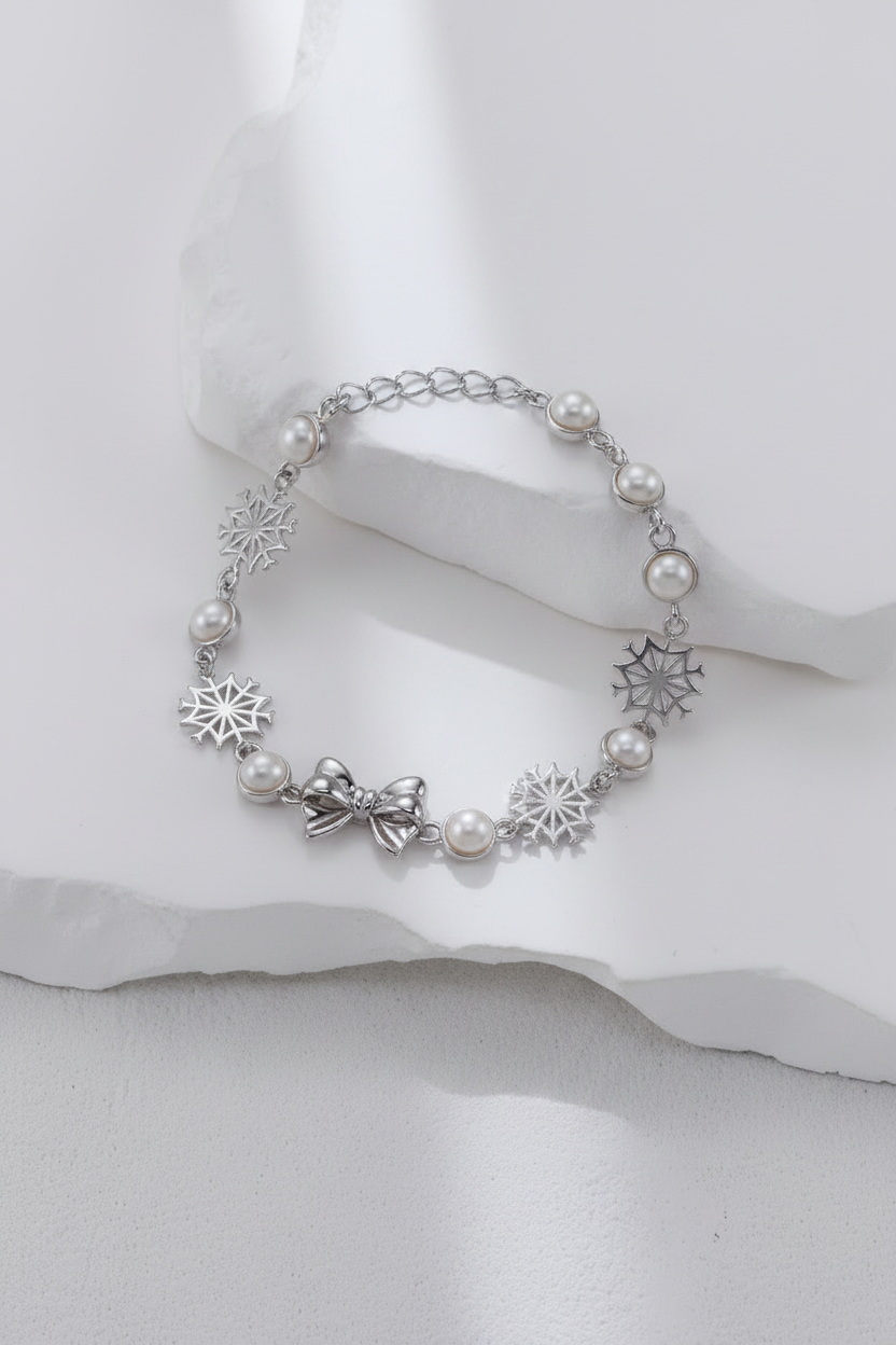 The Holiday Magic Collection | Sterling Silver Festive Wreath & Pearl Necklace – view 14