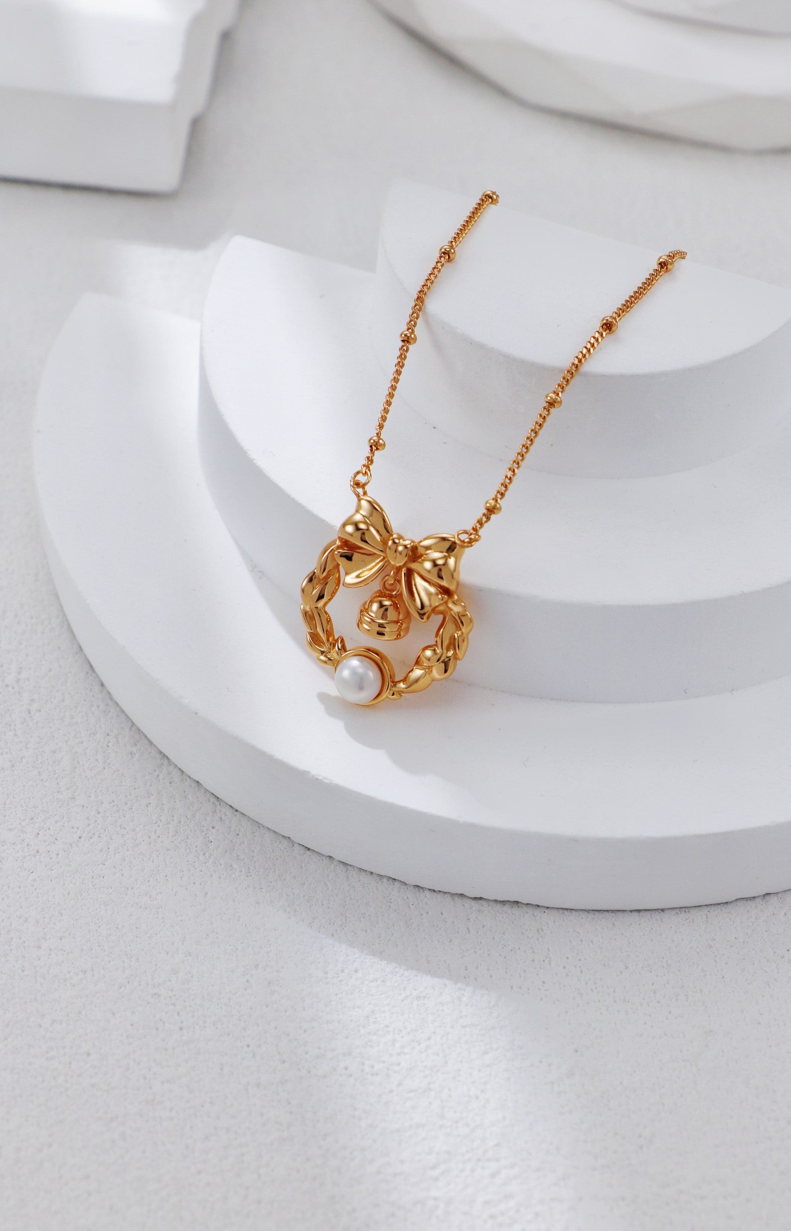The Holiday Magic Collection | Sterling Silver Festive Wreath & Pearl Necklace