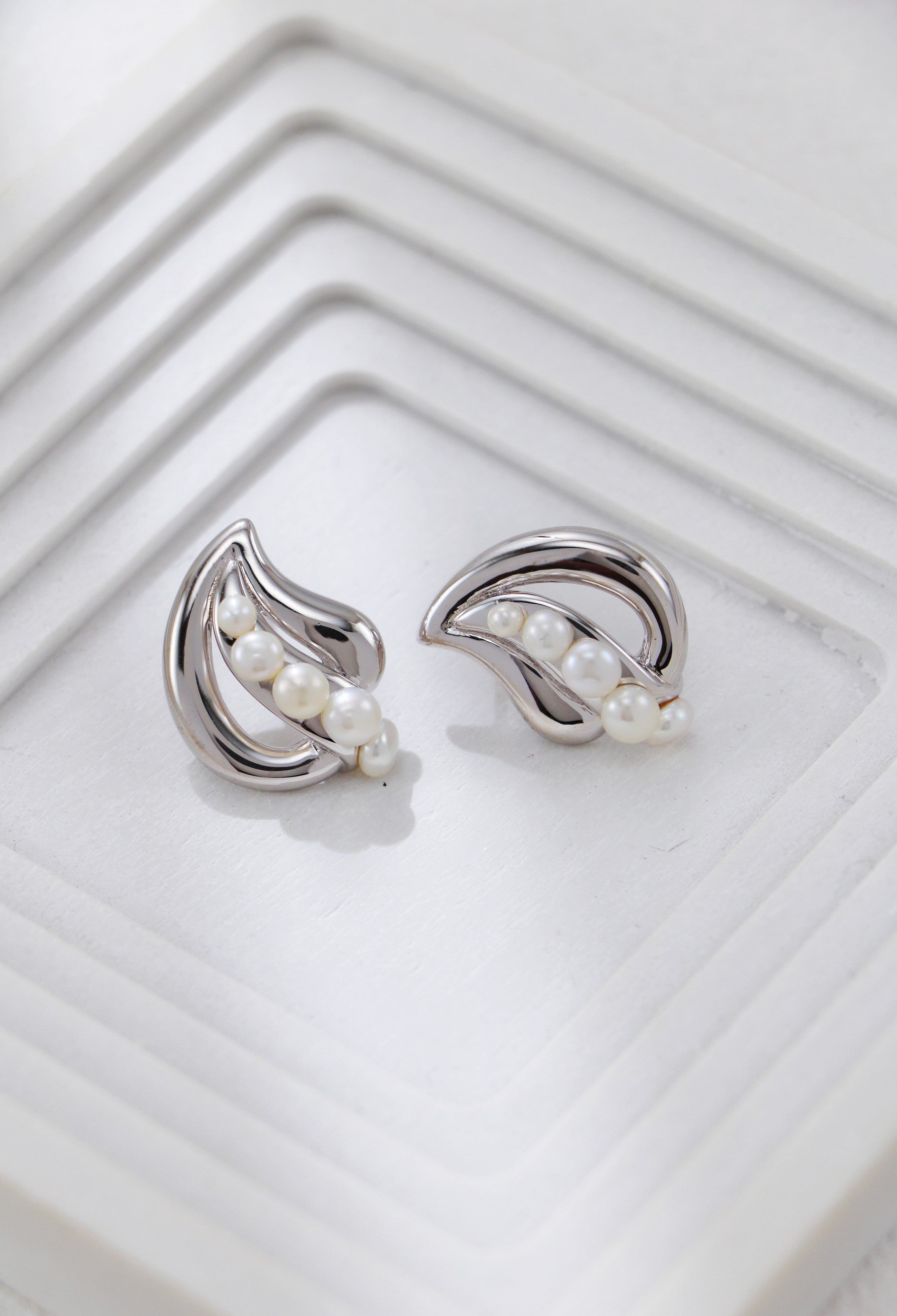 S925 Silver Leaf & Pearl Earrings | Morning Dew Elegance
