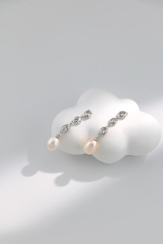 S925 Silver Long Drop Pearl Earrings|Retro Elegance Hover Image