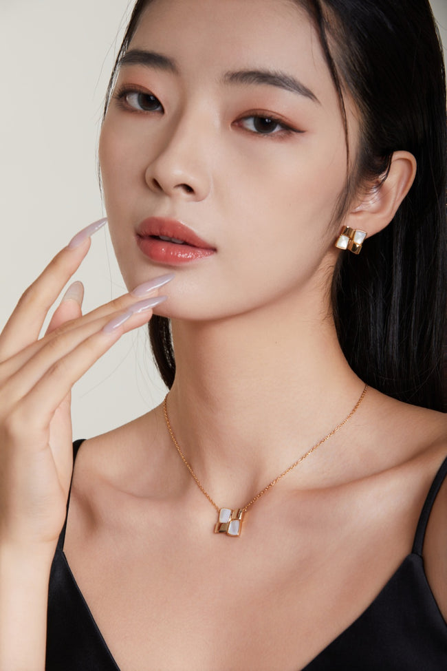 S925 Silver Retro Gold Mother of Pearl Earrings&Necklace Set Main Image