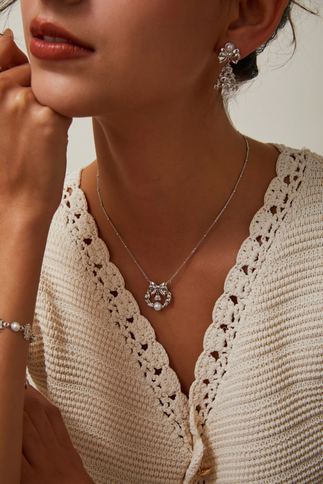 The Holiday Magic Collection | Sterling Silver Festive Wreath & Pearl Necklace