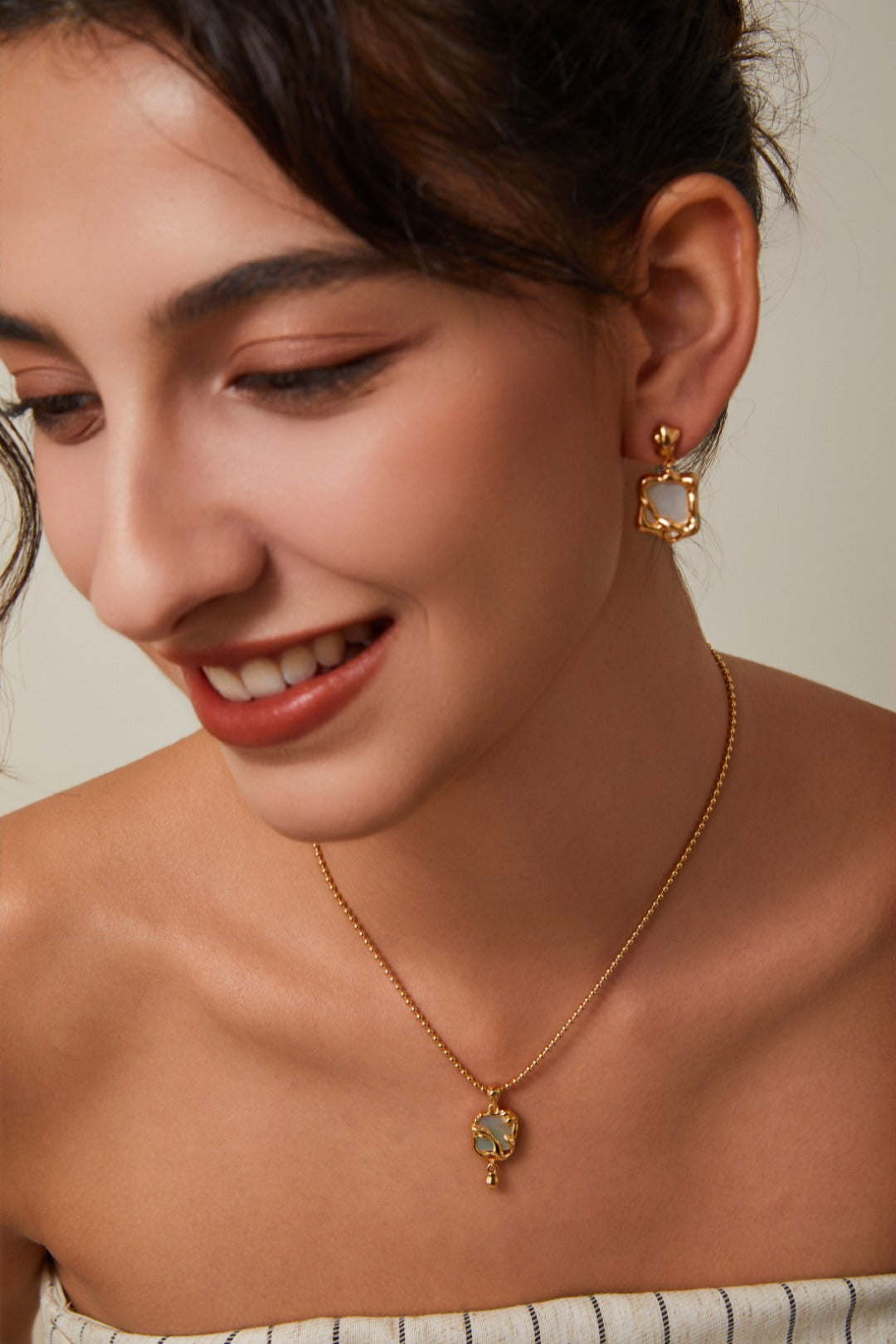 S925 Silver Mother-of-Pearl Necklace and Earrings Set