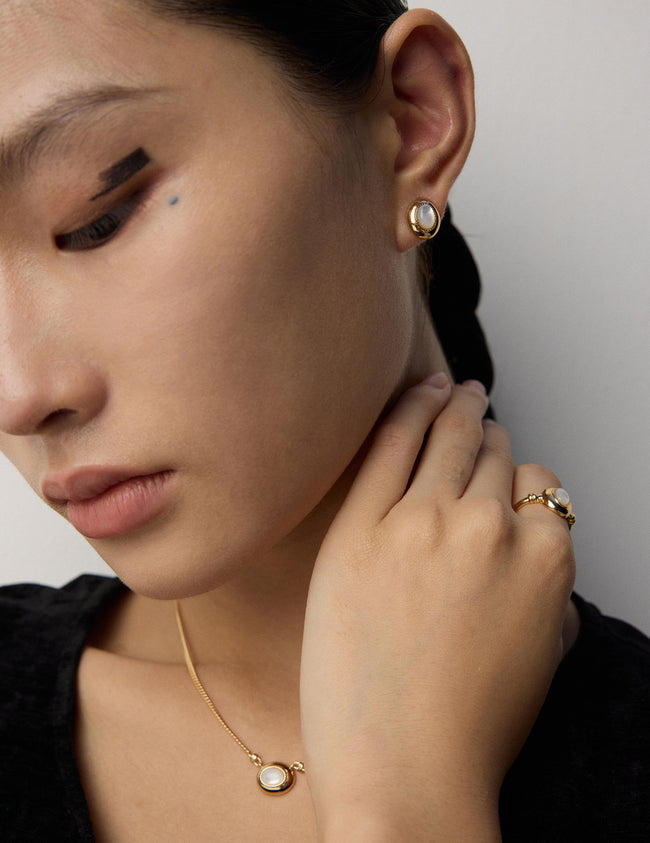 Timeless White Mother-of-Pearl Jewelry Set Main Image